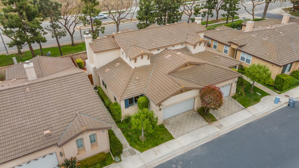 2307 Shakespeare Drive Oxnard, CA 93033 - Photo 26 of 42 an aerial view of a house with backyard and trees