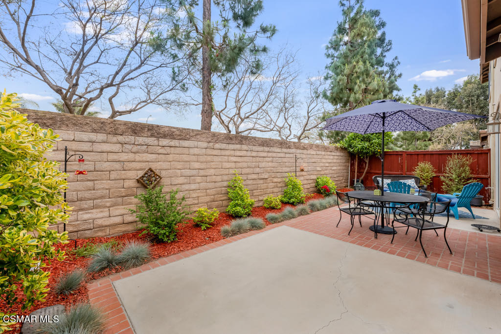 2307 Shakespeare Drive Oxnard, CA 93033 - Photo 28 of 42 a view of a patio with a table and chairs under an umbrella