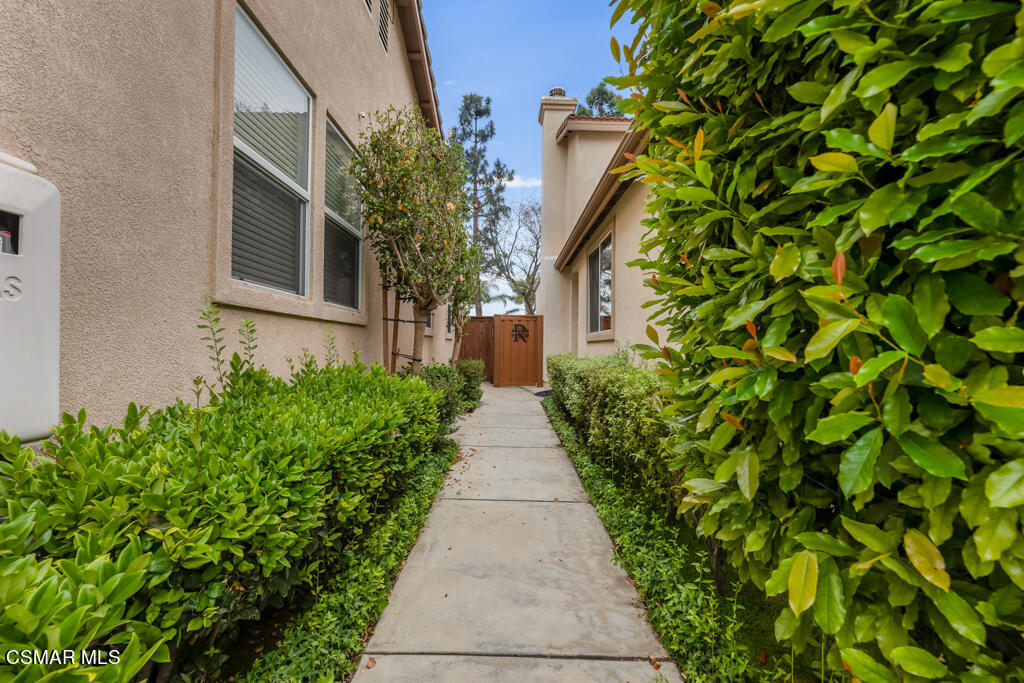 2307 Shakespeare Drive Oxnard, CA 93033 - Photo 5 of 42 a view of a pathway with plants