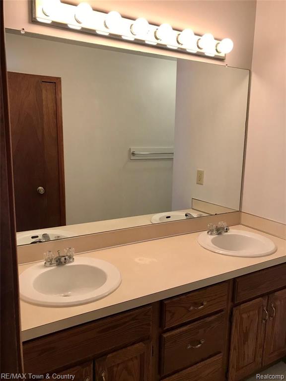 4271 East Carpenter Road Flint, MI 48506 - Photo 26 of 44