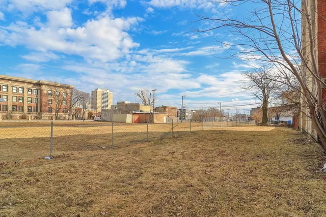 $64,900 | 3913 South Prairie Avenue, Chicago, IL 60653