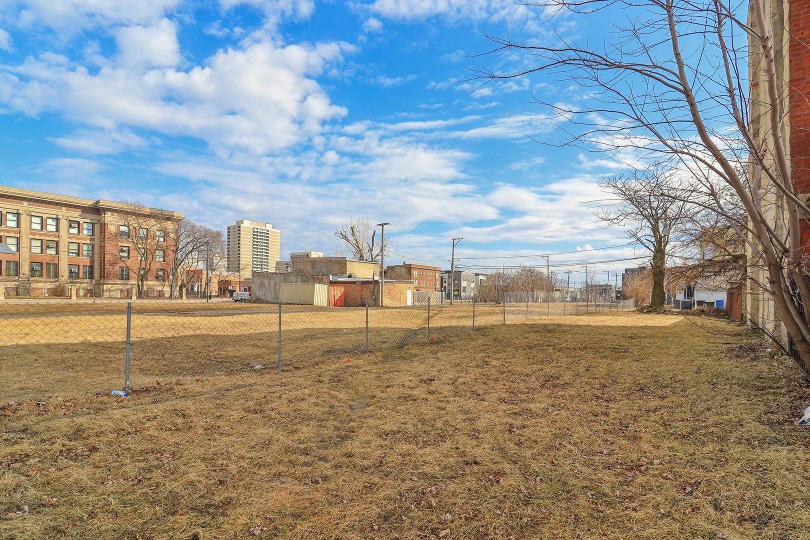 3913 South Prairie Avenue Chicago, IL 60653 - Photo 2 of 11