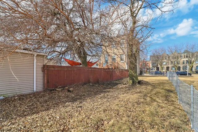 $64,900 | 3913 South Prairie Avenue, Chicago, IL 60653