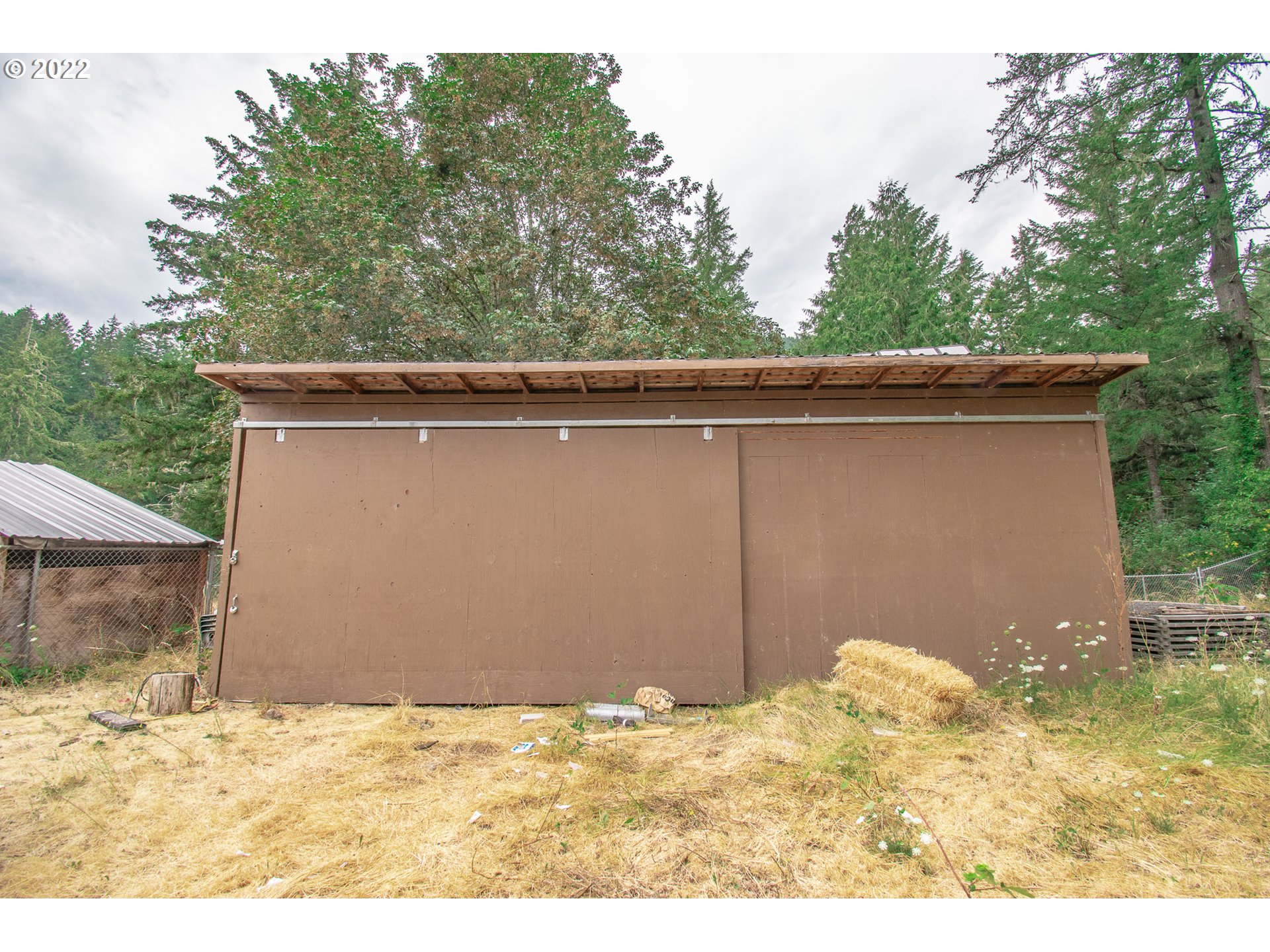 38435 Row River Road Dorena, OR 97434 - Photo 22 of 32 a backyard of a house