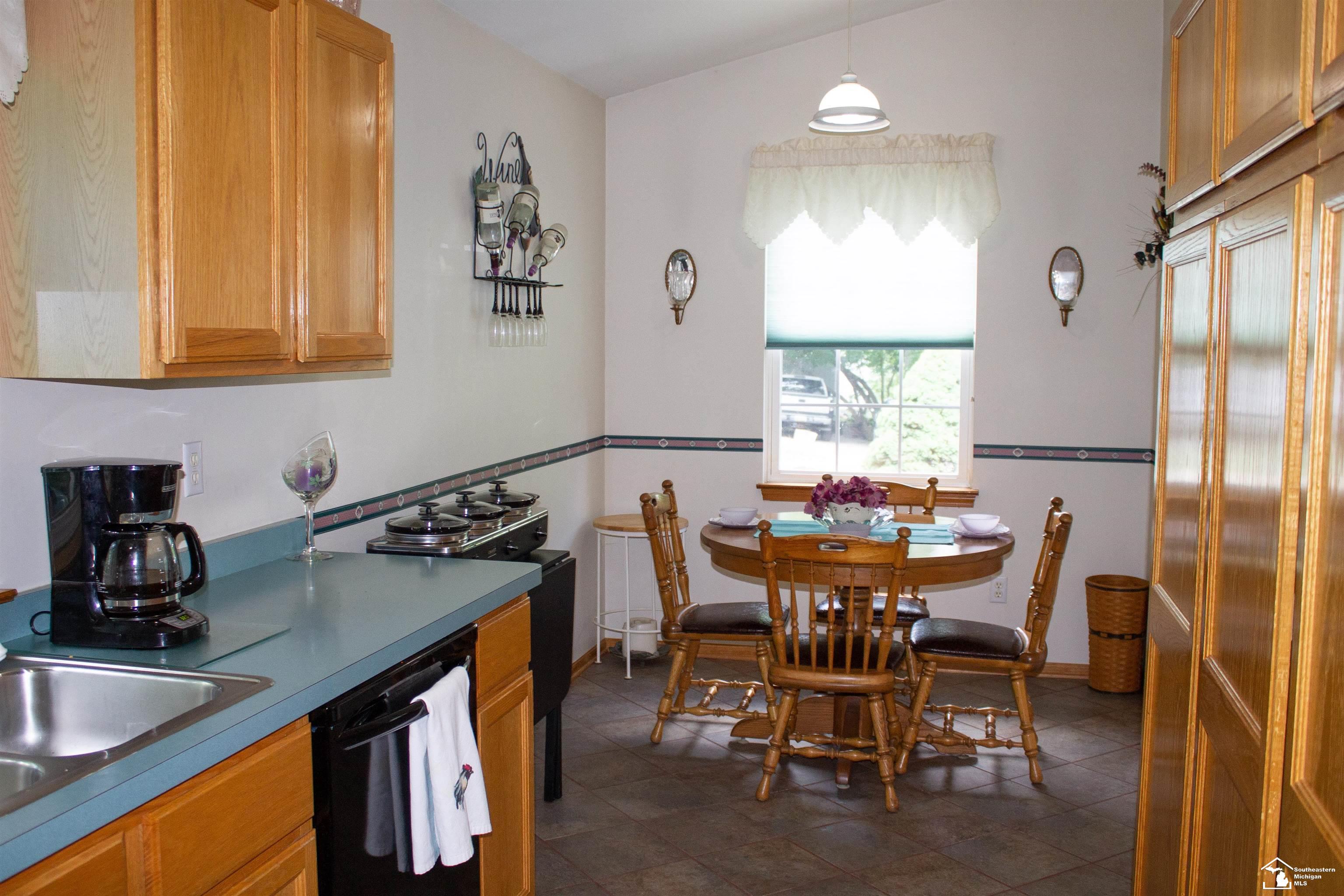 5312 Dickson Road Howell, MI 48843 - Photo 17 of 36 50110586-16.JPG