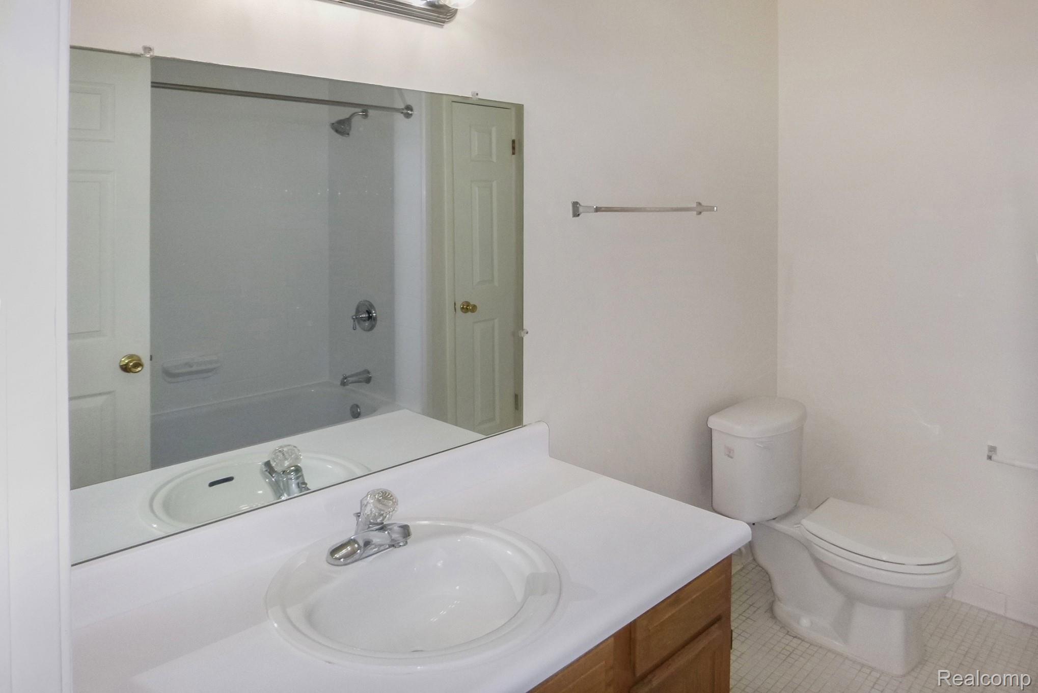 32286 West 12 Mile Road Farmington, MI 48334 - Photo 14 of 24 14-Full Bath.jpg