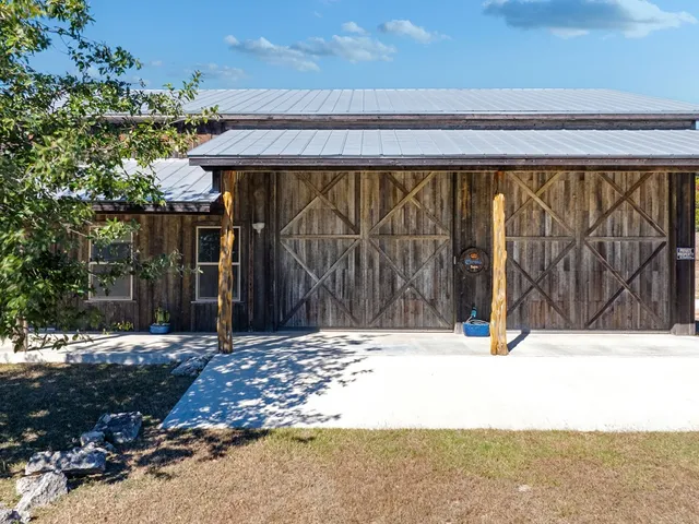 a view of house with a outdoor space