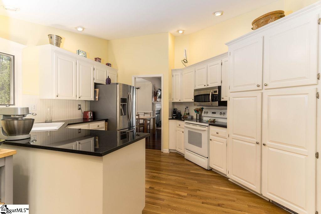 206 Ferry Cove Road Greenwood, SC 29649 - Photo 8 of 33 Gallery Image 8