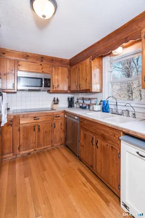 $450,000 | 236 Avery Hill Road, Ledyard, CT 06339