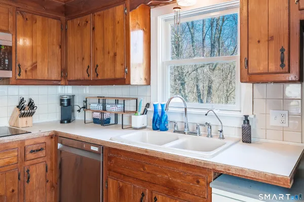 $450,000 | 236 Avery Hill Road, Ledyard, CT 06339