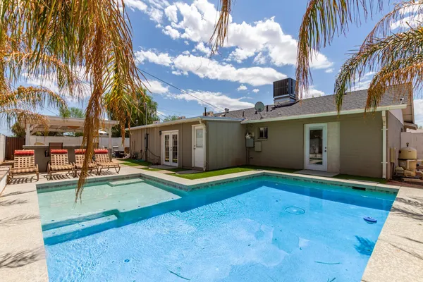 $4,650 | 1100 West 12th Street, Tempe, AZ 85281