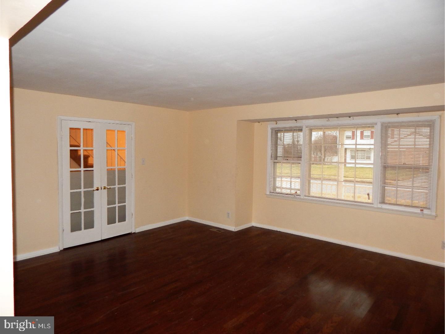 535 Drexel Road Fairless Hills, PA 19030 - Photo 9 of 22 Living Room