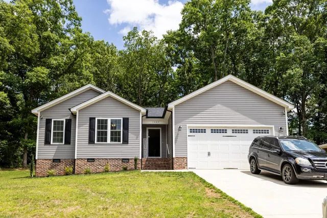 $335,000 | 1005 8th Avenue Southwest, Conover, NC 28613