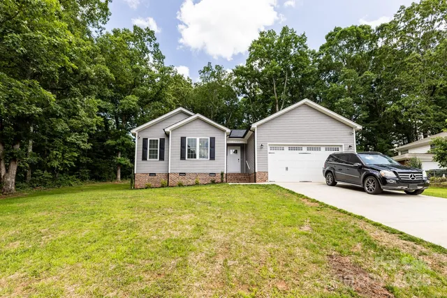 $335,000 | 1005 8th Avenue Southwest, Conover, NC 28613