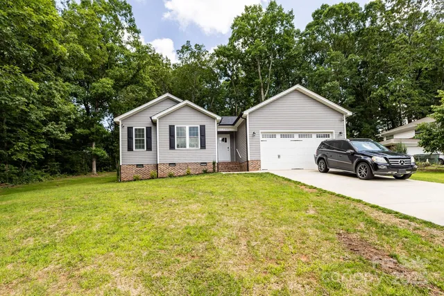 $335,000 | 1005 8th Avenue Southwest, Conover, NC 28613