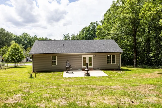 $335,000 | 1005 8th Avenue Southwest, Conover, NC 28613