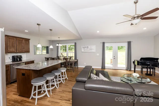 $335,000 | 1005 8th Avenue Southwest, Conover, NC 28613