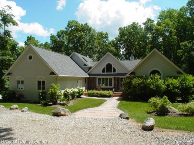 8750 Tipsico Lake Road Holly, MI 48442 - Photo 3 of 25 Front Entry
