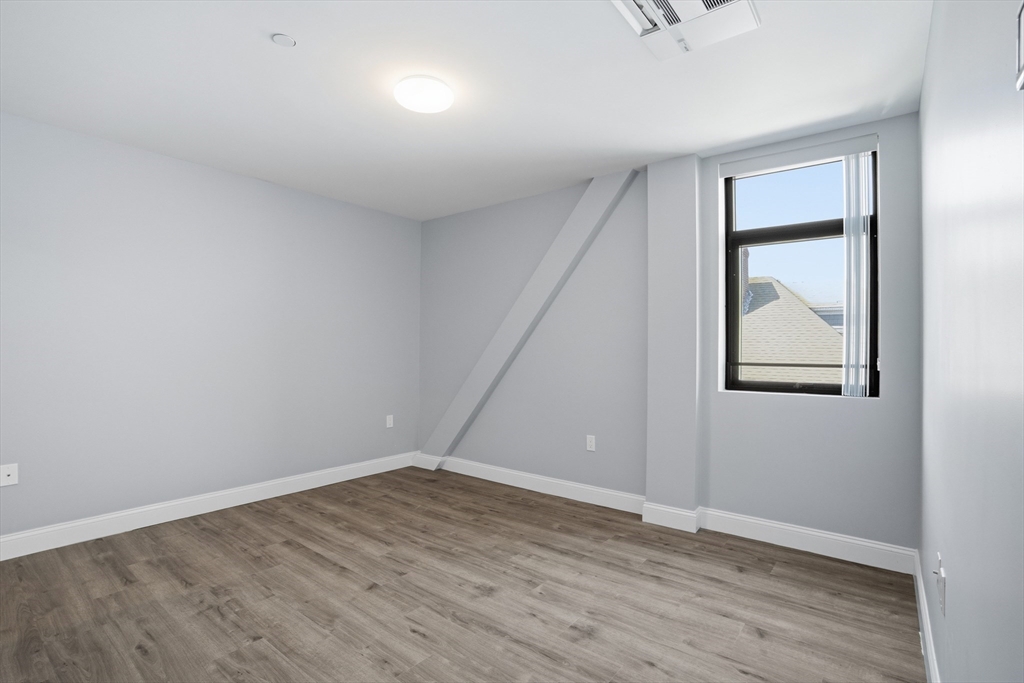 632 Centre Street, Unit 302 Boston, MA 02130 - Photo 6 of 14