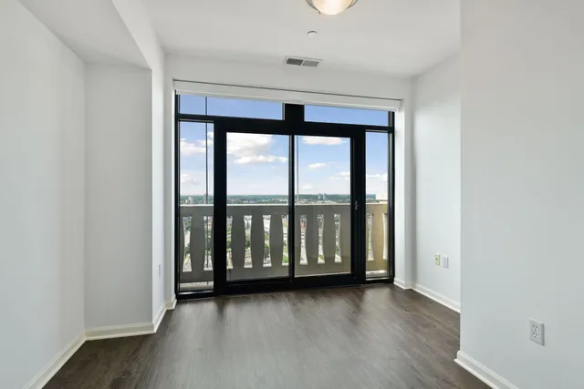 $1,995 | 500 East Grant Street, Unit 2405, Minneapolis, MN 55404