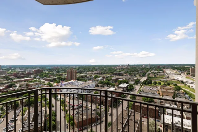 $1,995 | 500 East Grant Street, Unit 2405, Minneapolis, MN 55404