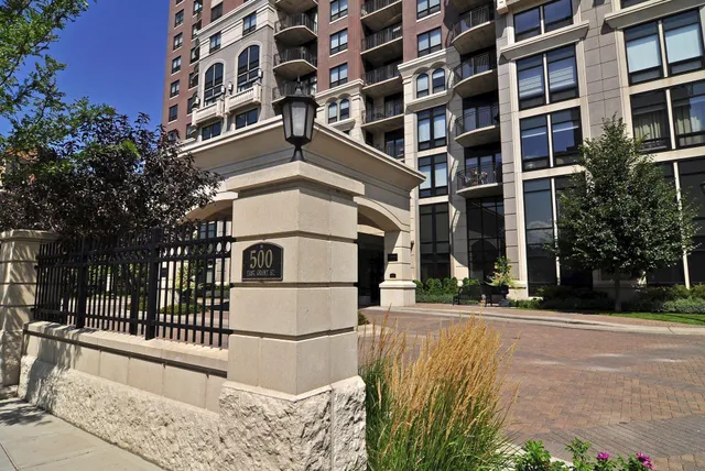 $1,995 | 500 East Grant Street, Unit 2405, Minneapolis, MN 55404