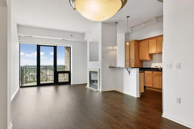 $1,995 | 500 East Grant Street, Unit 2405, Minneapolis, MN 55404