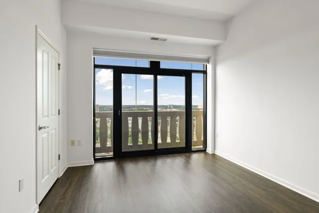 $1,995 | 500 East Grant Street, Unit 2405, Minneapolis, MN 55404