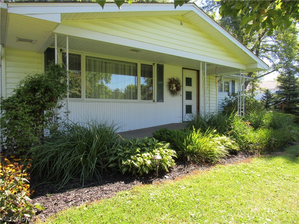 7640 Jefferson Road Ashtabula, OH 44004 - Photo 4 of 35 Front porch of your home