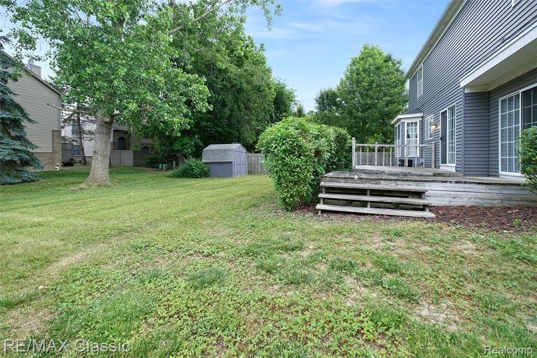 45260 Prestbury Road Canton, MI 48187 - Photo 14 of 14 Side.jpg