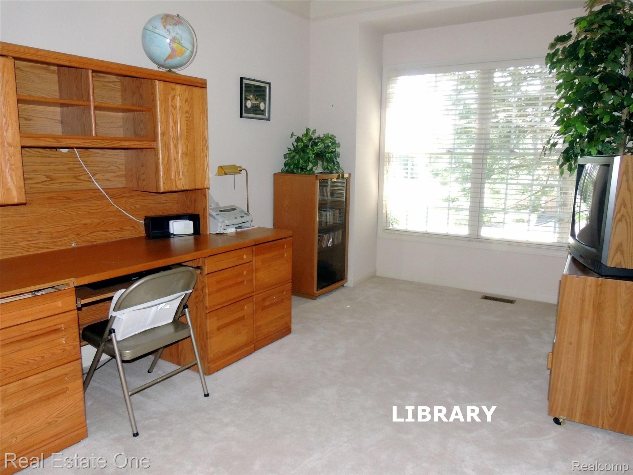 1931 Dunham Drive, Unit 91 Rochester, MI 48306 - Photo 9 of 29 DSCN7630.JPG