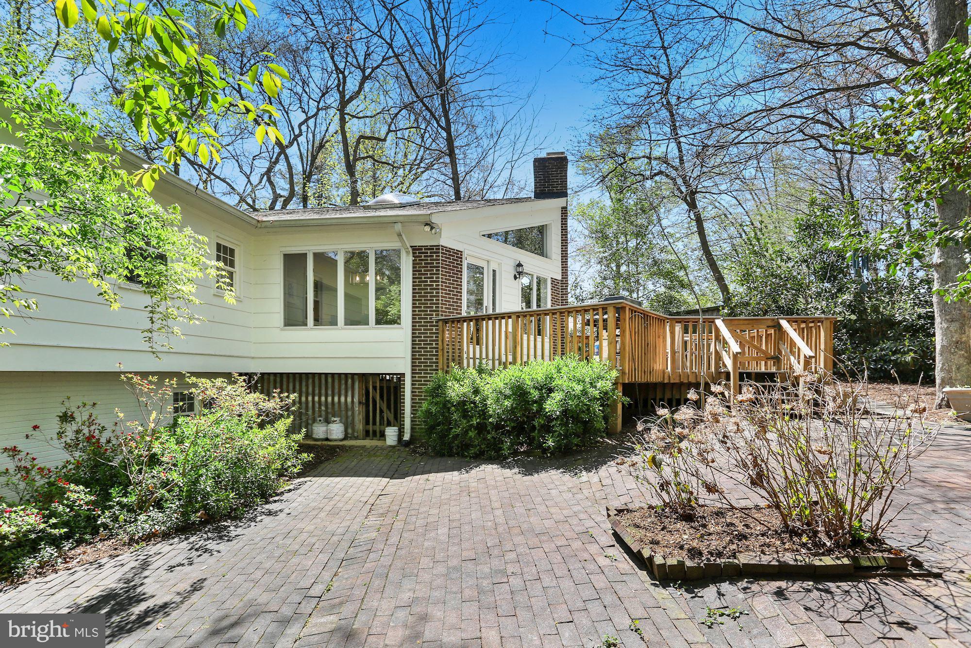 3722 Acosta Road Fairfax, VA 22031 - Photo 4 of 18 Brick patio and deck
