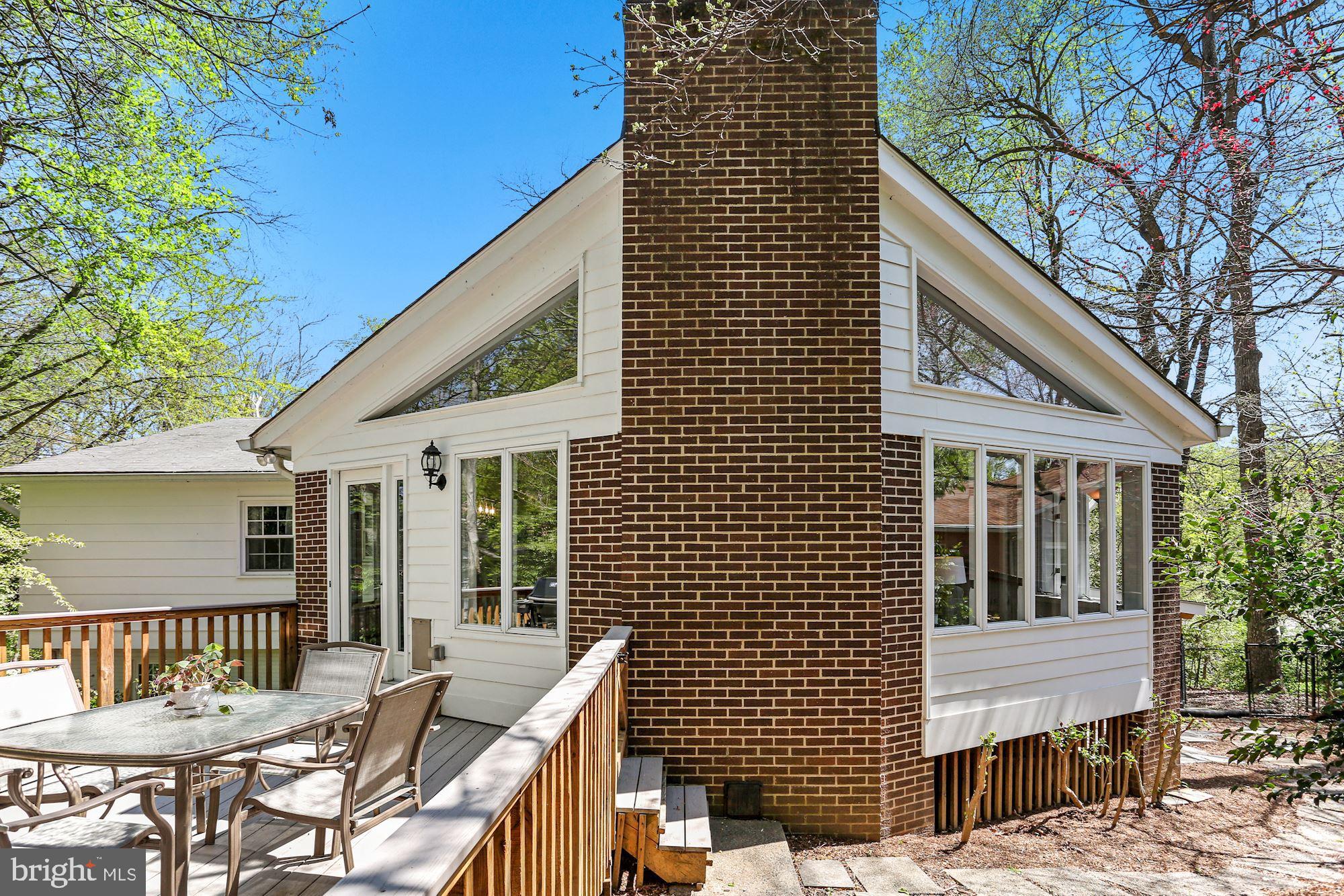 3722 Acosta Road Fairfax, VA 22031 - Photo 5 of 18 Great room and deck from yard