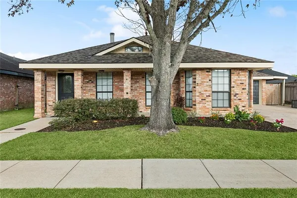 $259,900 | 2900 Woods Drive, Violet, LA 70092