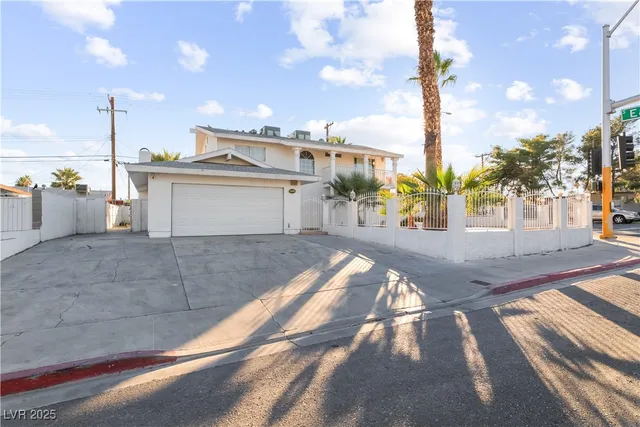 $2,990 | 2419 East Vegas Valley Drive, Las Vegas, NV 89121