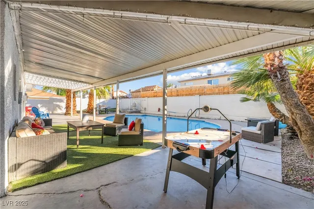 $2,990 | 2419 East Vegas Valley Drive, Las Vegas, NV 89121