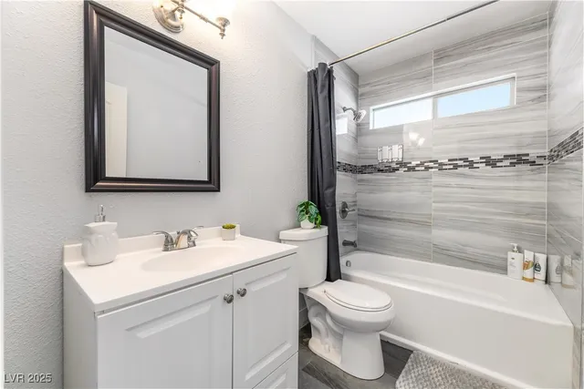 $2,990 | 2419 East Vegas Valley Drive, Las Vegas, NV 89121