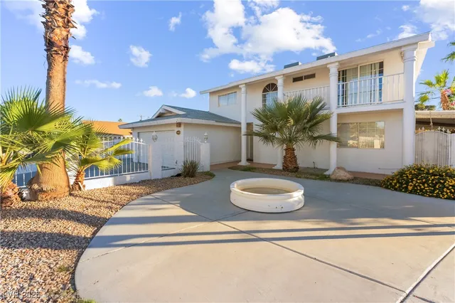 $2,990 | 2419 East Vegas Valley Drive, Las Vegas, NV 89121