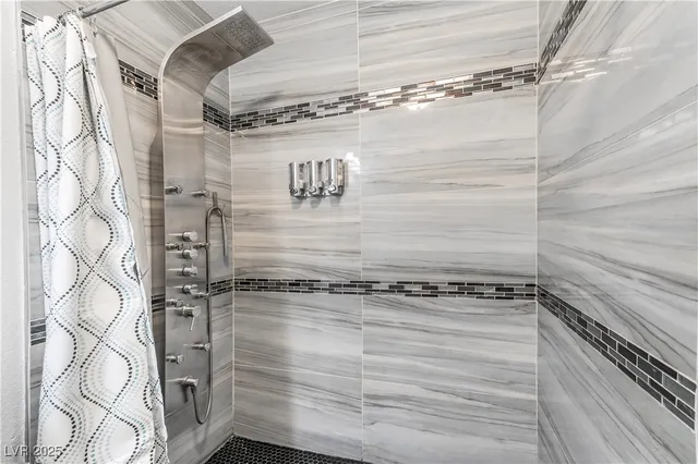 $2,990 | 2419 East Vegas Valley Drive, Las Vegas, NV 89121