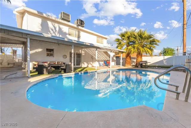 $2,990 | 2419 East Vegas Valley Drive, Las Vegas, NV 89121