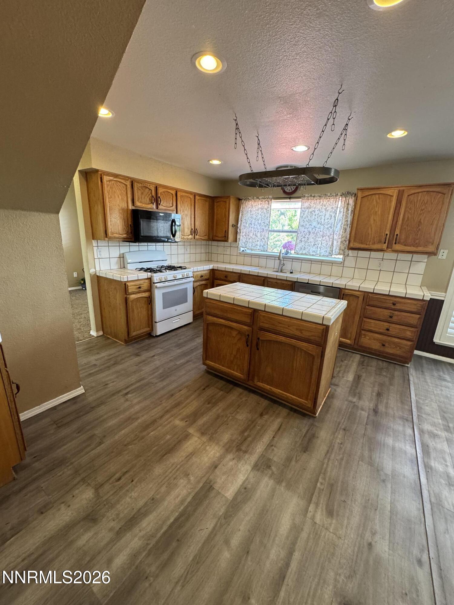 998 Edgecliff Drive Reno, NV 89523 - Photo 9 of 36 IMG_7065