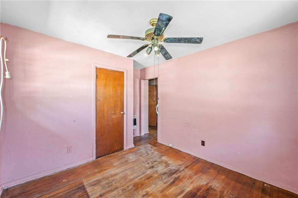 679 Bolton Road Northwest Atlanta, GA 30331 - Photo 17 of 30 a view of a ceiling fan and hardwood floor