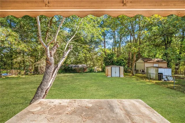 a view of a house with a yard