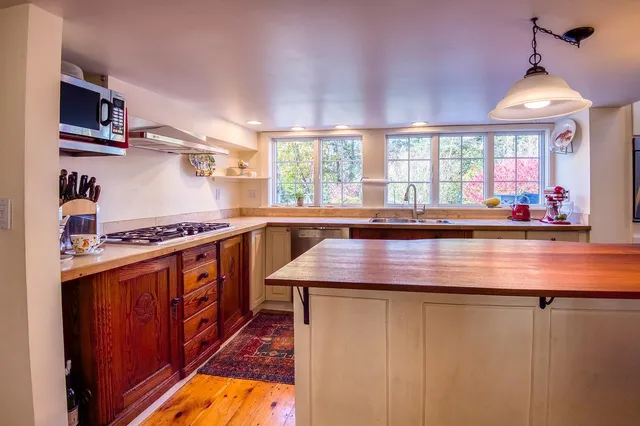 $1,285,000 | 146 Calef Highway, Barrington, NH 03825