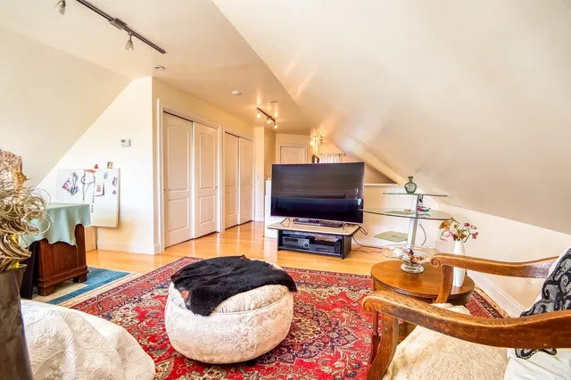 $1,285,000 | 146 Calef Highway, Barrington, NH 03825