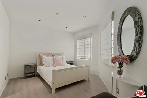 $1,950,000 | 2115 3rd Street, Unit 203, Santa Monica, CA 90405