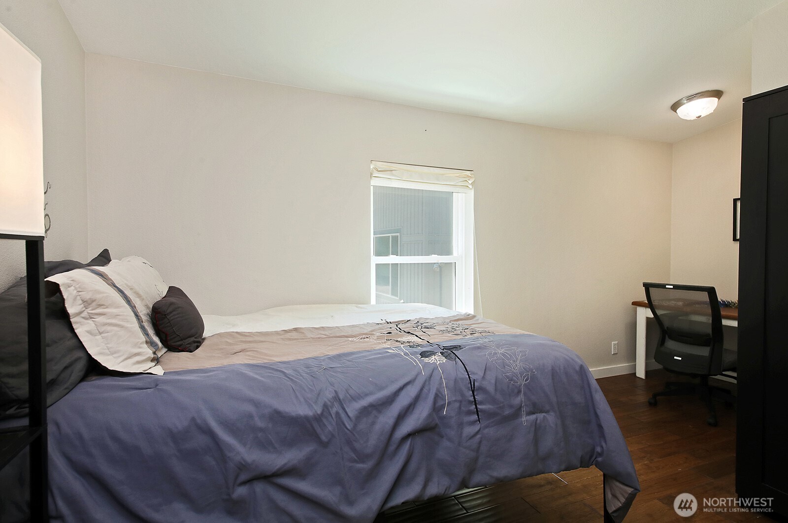 1677 Lancaster Road Freeland, WA 98249 - Photo 27 of 40 a bedroom with a bed and chair