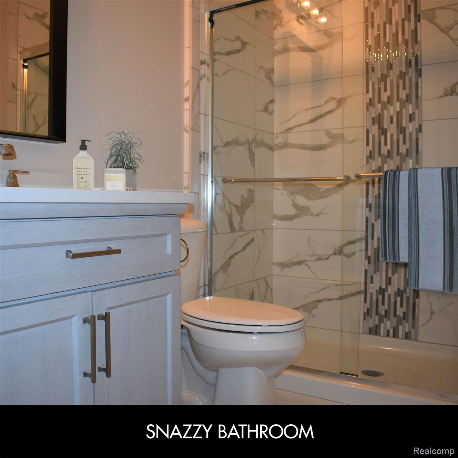 1395 Rochdale Court Rochester, MI 48309 - Photo 5 of 14 Virtually Staged Bathroom