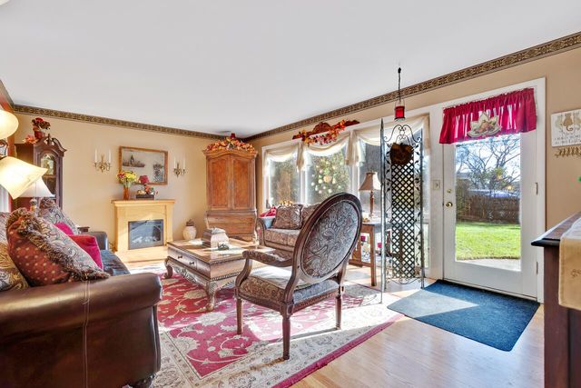613 Lisa Road West Dundee, IL 60118 - Photo 3 of 20