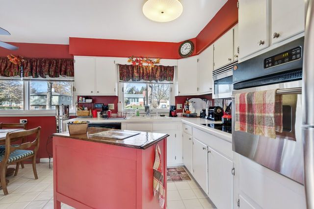 613 Lisa Road West Dundee, IL 60118 - Photo 5 of 20